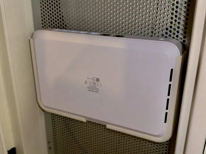 Giá treo tường cho Unifi Cloud Gateway UCG Fiber - Image 3
