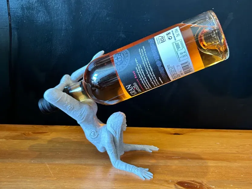 Giá đỡ chai rượu nghệ thuật - Mô hình in 3D hình cô gái thăng bằng - Image 1