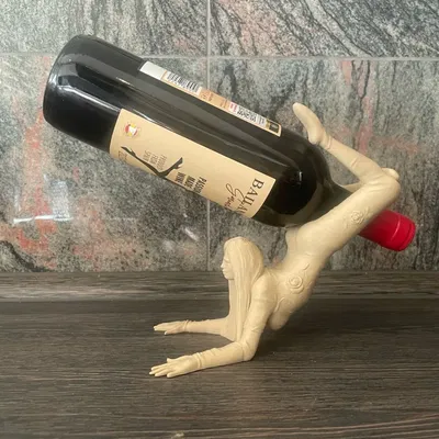 Giá đỡ chai rượu nghệ thuật - Mô hình in 3D hình cô gái thăng bằng