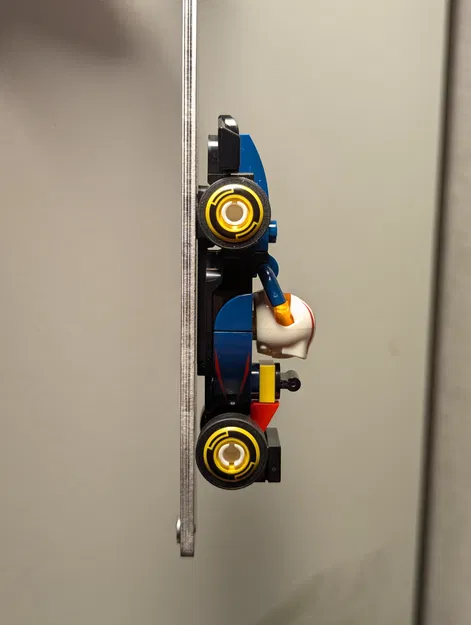 Giá treo nam châm tủ lạnh cho mô hình xe đua Lego F1 Mini - Image 3