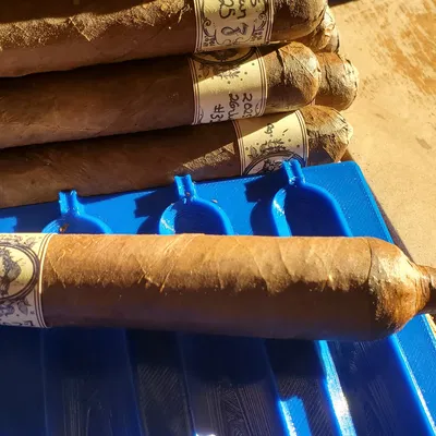 Khuôn ép xì gà (Cigar Molds)