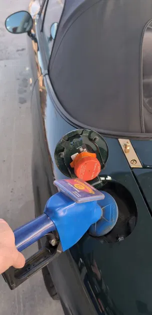 Giá đỡ nắp xăng cho Mazda NA Miata - Image 1