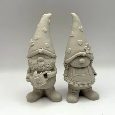 Cặp Đôi Chú Lùn Làm Vườn (Garden Gnome Couple)