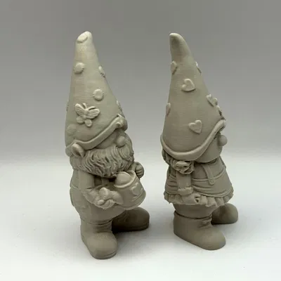 Cặp Đôi Chú Lùn Làm Vườn (Garden Gnome Couple)