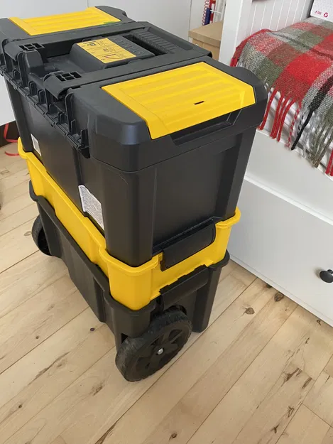 Chốt khóa bên hông cho thùng đồ nghề Stanley (19500300) - Image 2