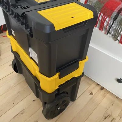 Chốt khóa bên hông cho thùng đồ nghề Stanley (19500300)