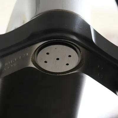 Ngàm gắn AirTag & Moto Tag cho ống cổ xe đạp MTB 31.9mm