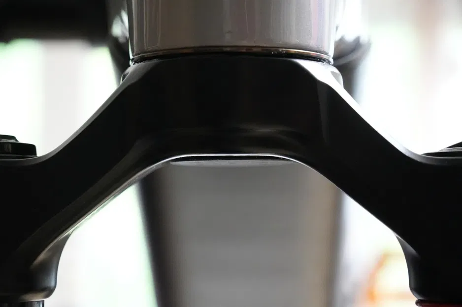 Ngàm gắn AirTag & Moto Tag cho ống cổ xe đạp MTB 31.9mm - Image 5