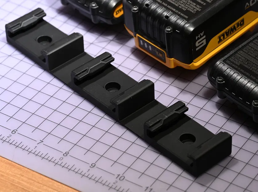 Giá treo pin DeWalt 3 vị trí - Giải pháp lưu trữ pin thông minh - Image 1