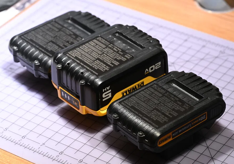 Giá treo pin DeWalt 3 vị trí - Giải pháp lưu trữ pin thông minh - Image 2