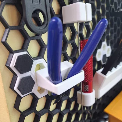 Giá treo kìm cắt (Flush Cutters Holder) tối ưu cho bảng Honeycomb Storage Wall