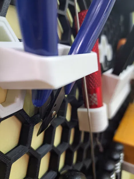 Giá treo kìm cắt (Flush Cutters Holder) tối ưu cho bảng Honeycomb Storage Wall - Image 2