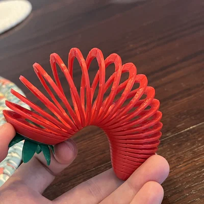 Strawberry Slinky - Mẫu lò xo hình quả dâu tây