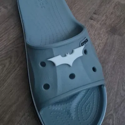 Phụ kiện trang trí dép Crocs hình logo Batman siêu cá tính