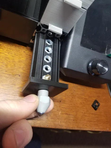 Giá đỡ vòi phun kèm tay cầm cho thanh nhôm định hình V-slot 40x40 - Image 1