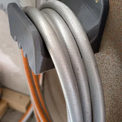 Giá treo vòi nước làm vườn