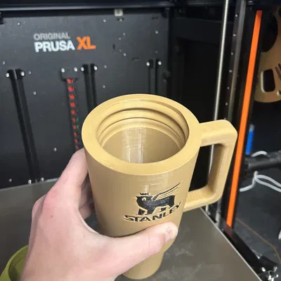 Mô hình Stanley Tumbler có thể sử dụng được