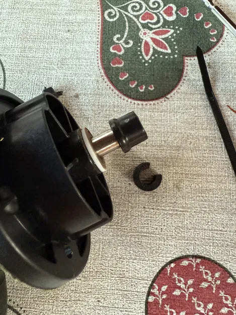 Miếng chặn chống nghiêng bánh trước cho Mammotion Yuka Mini - Image 1