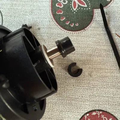 Miếng chặn chống nghiêng bánh trước cho Mammotion Yuka Mini