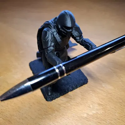 Mô hình giá đỡ bút Helldivers 2 cực chất cho bàn làm việc