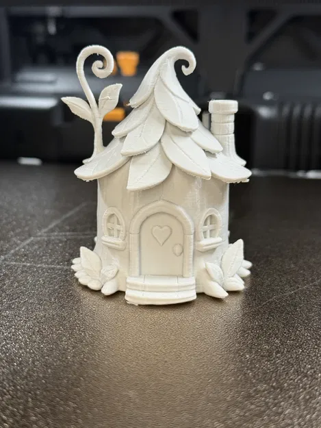 Nhà trong gốc cây với mái lá - Image 2