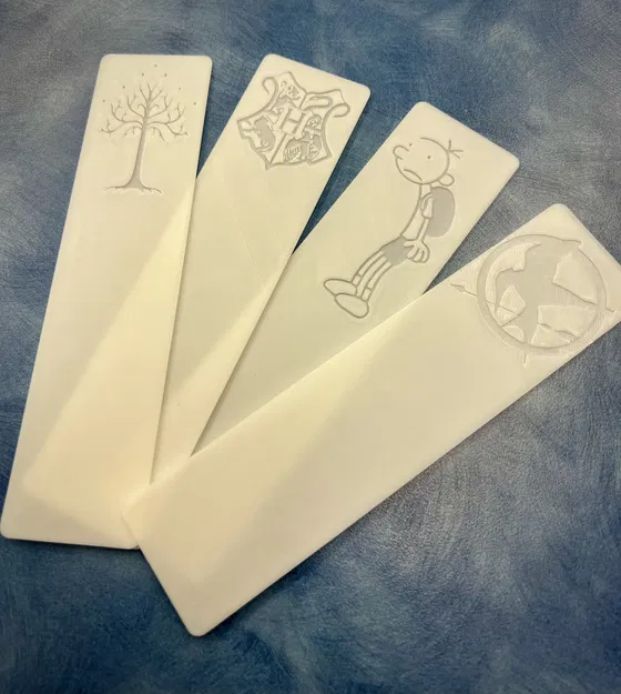 Bộ sưu tập kẹp sách (bookmark) với các logo in dập chìm - Image 1