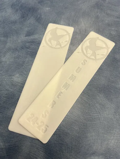 Bộ sưu tập kẹp sách (bookmark) với các logo in dập chìm - Image 4