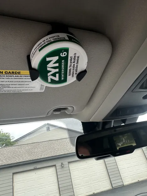 Kẹp giữ hộp Zyn treo tấm chắn nắng ô tô tiện lợi (3D Print) - Image 1