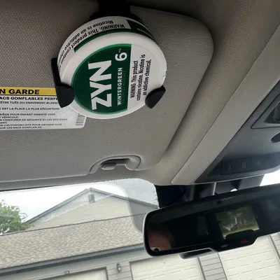 Kẹp giữ hộp Zyn treo tấm chắn nắng ô tô tiện lợi (3D Print)