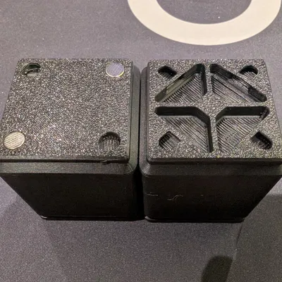 Khay Gridfinity kèm nhãn in có vị trí gắn nam châm (tác giả Pred)