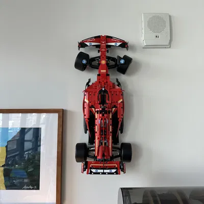 Giá treo tường cho mô hình LEGO Ferrari SF-24