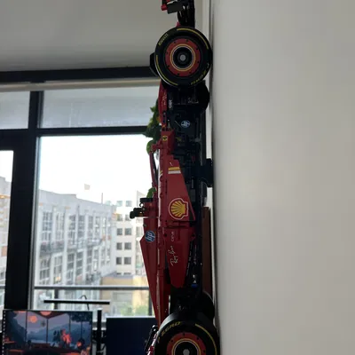 Giá treo tường cho mô hình LEGO Ferrari SF-24