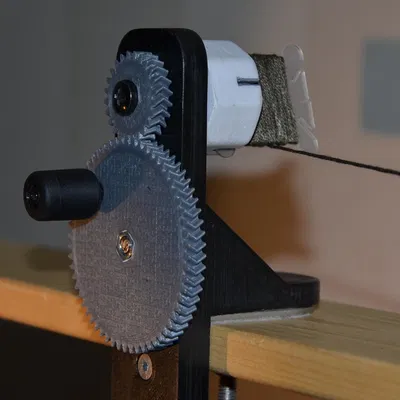 Dụng cụ quay cuộn chỉ thêu (Embroidery floss bobbin winder)