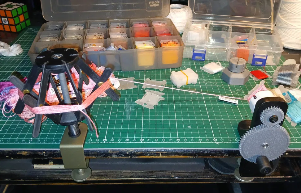 Dụng cụ quay cuộn chỉ thêu (Embroidery floss bobbin winder) - Image 3