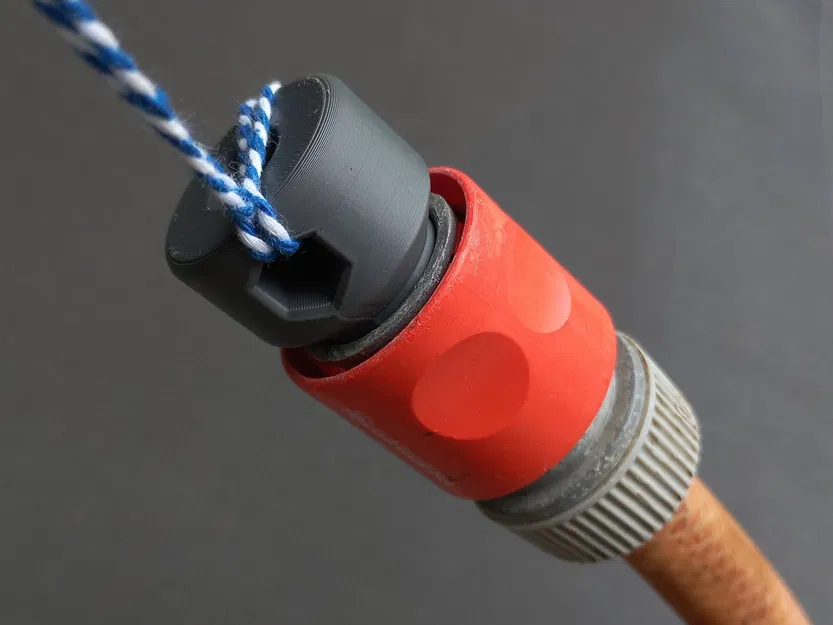 Móc treo đầu ống nước tưới vườn (fusion360) - Image 1