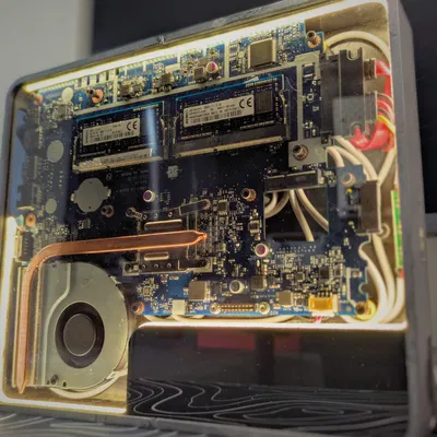 Vỏ Laptop Cũ Tùy Biến (Old Laptop Custom Case)