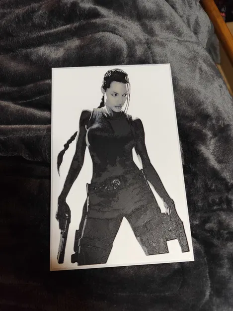 Tranh Hue Forge Lara Croft "ngon lành" - Image 1