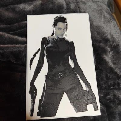 Tranh Hue Forge Lara Croft "ngon lành"