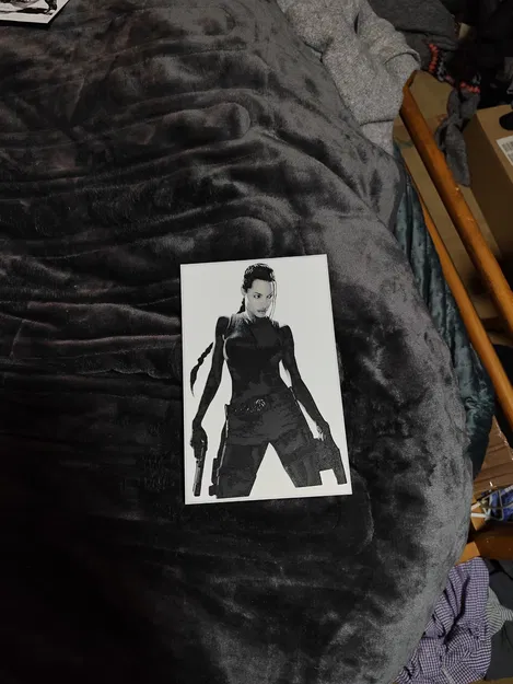 Tranh Hue Forge Lara Croft "ngon lành" - Image 2