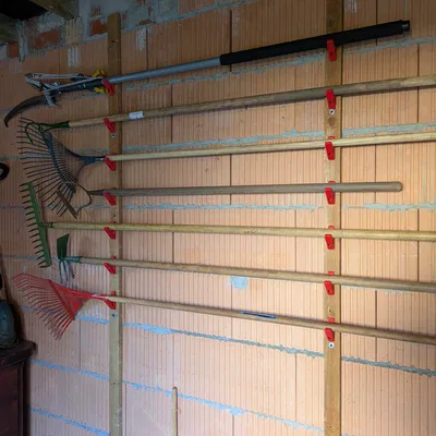 Móc treo tường chắc chắn để sắp xếp dụng cụ làm vườn