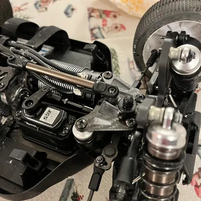 Nâng cấp chi tiết Carbon Fiber cho xe RC Kyosho MP10e