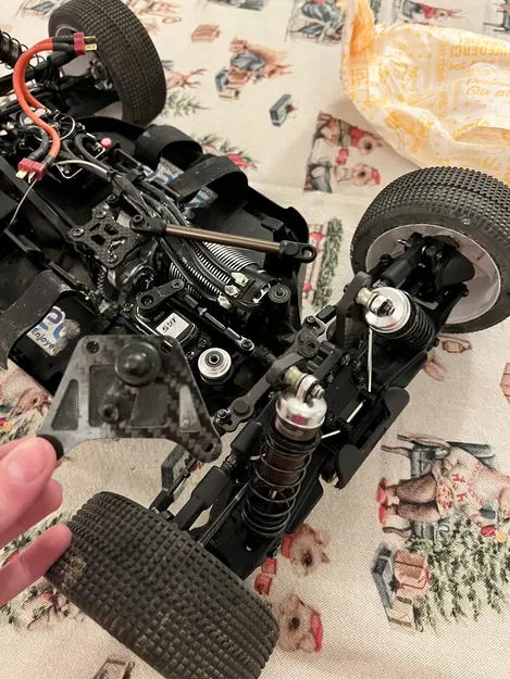 Nâng cấp chi tiết Carbon Fiber cho xe RC Kyosho MP10e - Image 5