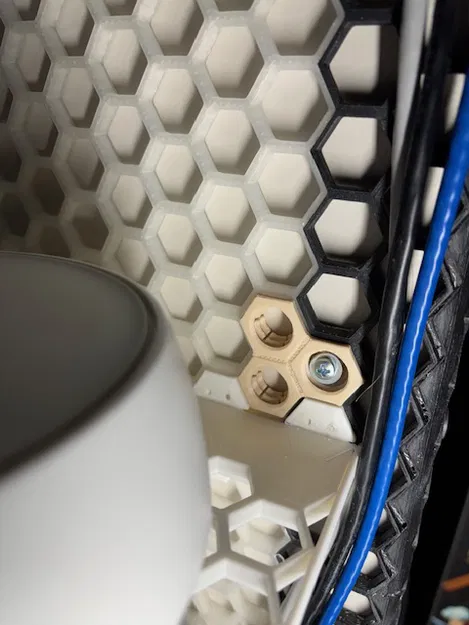 Chốt lắp đặt bảng tổ ong HSW Updated SV 3p-c Insert cải tiến - Image 1