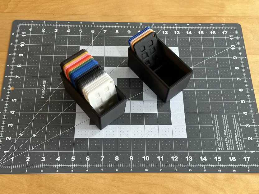 Thẻ mẫu nhựa (Filament Sample Chip) và Hộp đựng - Image 1