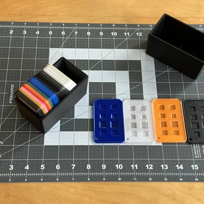 Thẻ mẫu nhựa (Filament Sample Chip) và Hộp đựng