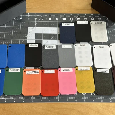 Thẻ mẫu nhựa (Filament Sample Chip) và Hộp đựng