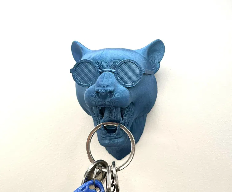 Móc treo chìa khóa hình chú báo Puma đeo kính râm - Image 1