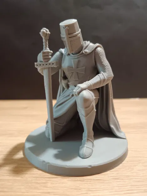 Mô hình 3D hiệp sĩ Templar quỳ gối trang nghiêm - Image 3