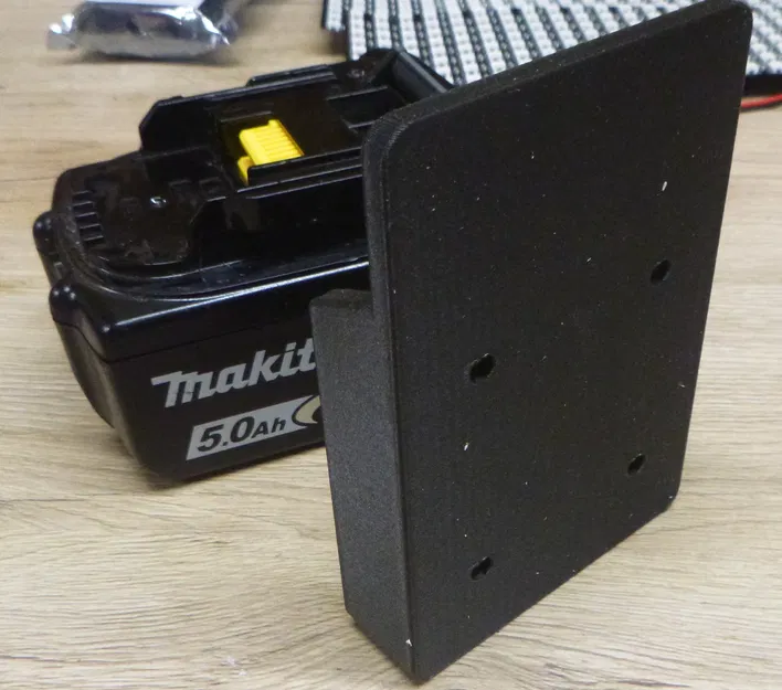 Giá treo tường cho pin Makita 18V BL - Gọn gàng, chắc chắn - Image 4