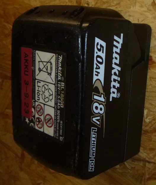 Giá treo tường cho pin Makita 18V BL - Gọn gàng, chắc chắn - Image 7